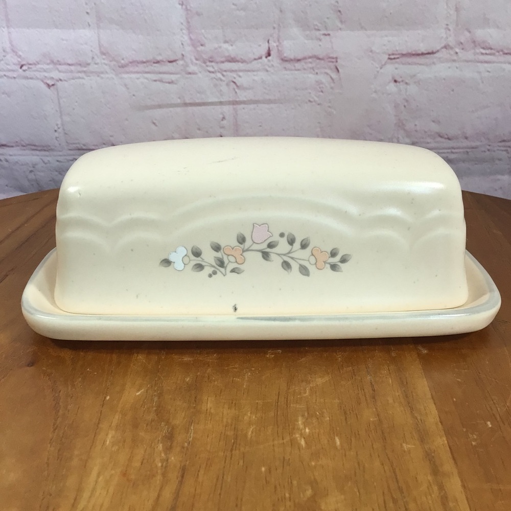 Vintage Pfaltzgraff Remembrance Covered Butter Dish - Picture 5 of 8